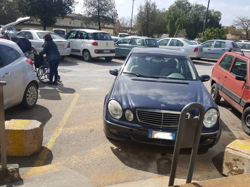 Immagine articolo: Basta al parcheggio "selvaggio" all'Ospedale di CVetrano. Il TDM: "Chiameremo i Vigili"