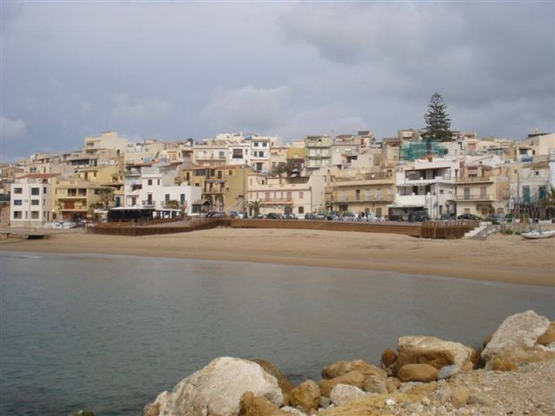 Immagine articolo: Sindaco, Giunta e Consiglieri puliranno la spiaggia dello Scaro a Marinella 