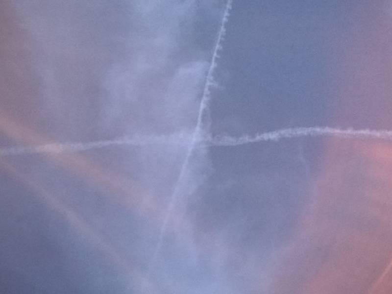 Le scie chimiche sopra il cielo di Castelvetrano