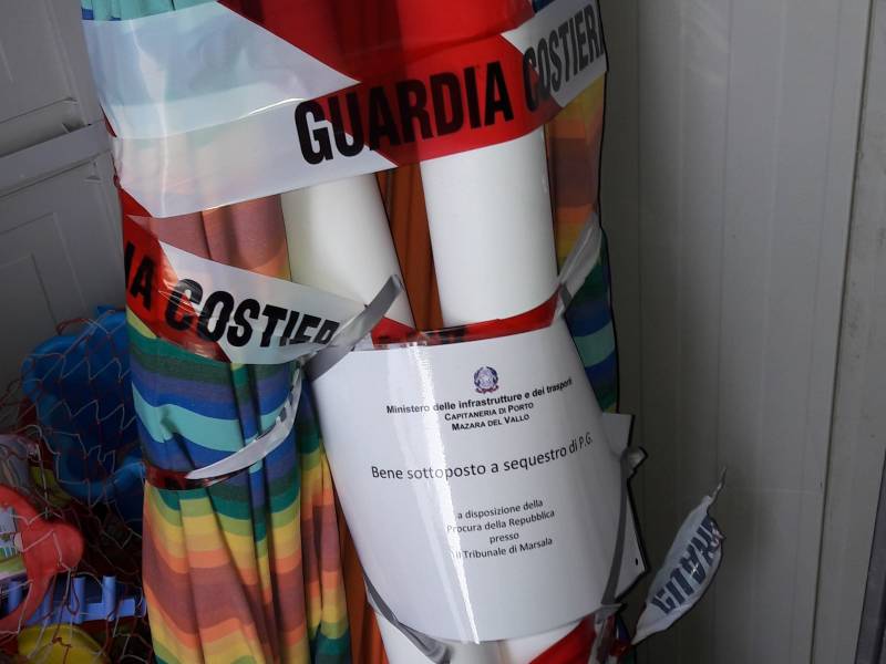 Immagine articolo: "Furbetti dell'ombrellone" beccati dalla Guardia Costiera. Denunciata una donna
