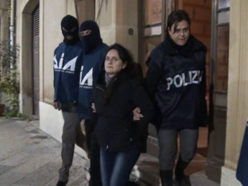 Una fase dell'arresto di Patrizia Messina Denaro ok (Foto La Repubblica di Palermo)