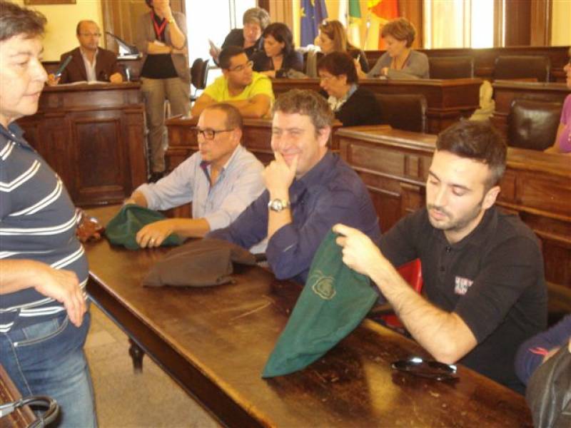 Un momento del sorteggio degli scrutatori per le prossime regionali Un momento del sorteggio degli scrutatori per le prossime regionali