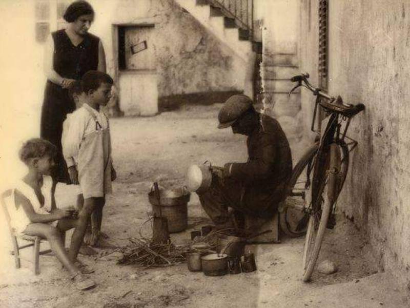 Immagine articolo: Ricordando "lu stagnataru" e la sua arte di rivestire "le ghiacciaie" e costruire i “cafisi"