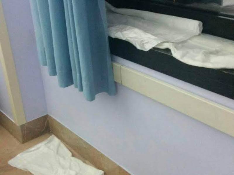 Immagine articolo: "Acqua piovana nelle stanze reparto Pediatria di CVetrano". La denuncia di un genitore