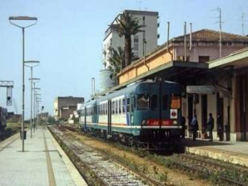 Immagine articolo: Linea Trapani - Castelvetrano: sventato furto di rame lungo i binari. Catturati due ladri