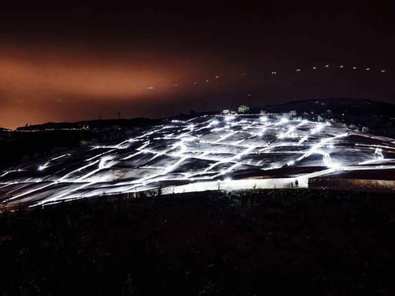 Immagine articolo: (Video) Il Cretto di Burri "illumina" Gibellina. Una notte indimenticabile tra torce e radioline