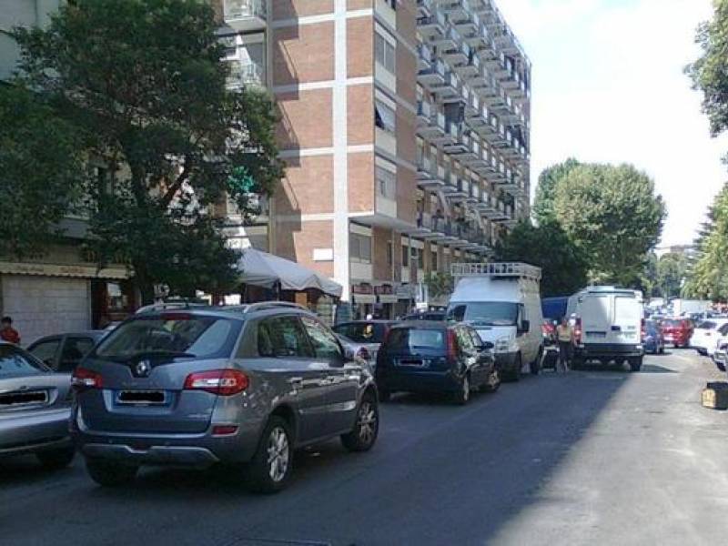 Immagine articolo: Castelvetrano, viale Roma nel traffico e nel caos