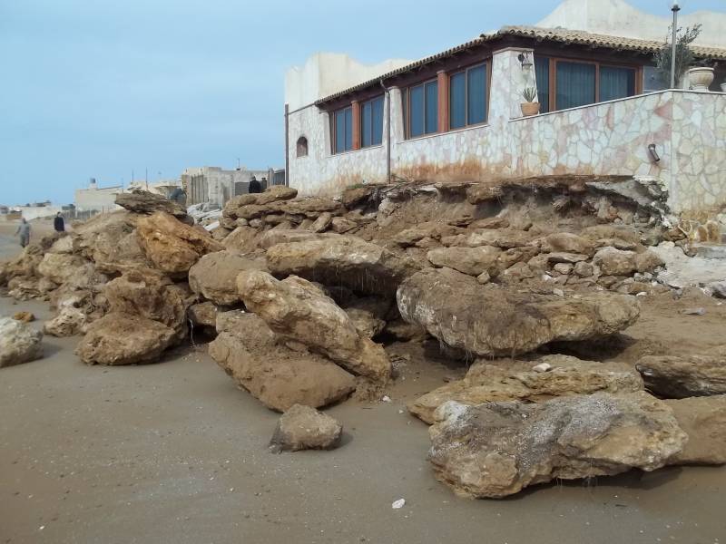 Immagine articolo: Castelvetranese denunciato per deturpazione di bellezze naturali a Triscina