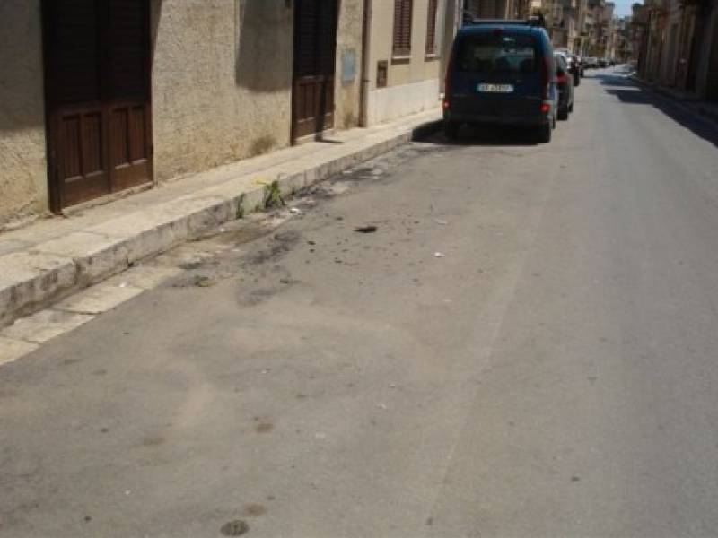 Immagine articolo: Il lettore scrive: "Ennesimo incidente angolo via Crispi/via Mazzini. Mettete uno specchio provvisorio" Immagine articolo: Il lettore scrive: "Ennesimo incidente angolo via Crispi/via Mazzini. Mettete uno specchio provvisorio"