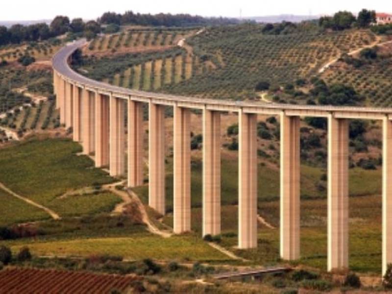 Immagine articolo: Giovane margheritese tenta il suicidio sul viadotto Menfi - Castelvetrano. Salvato dai Carabinieri